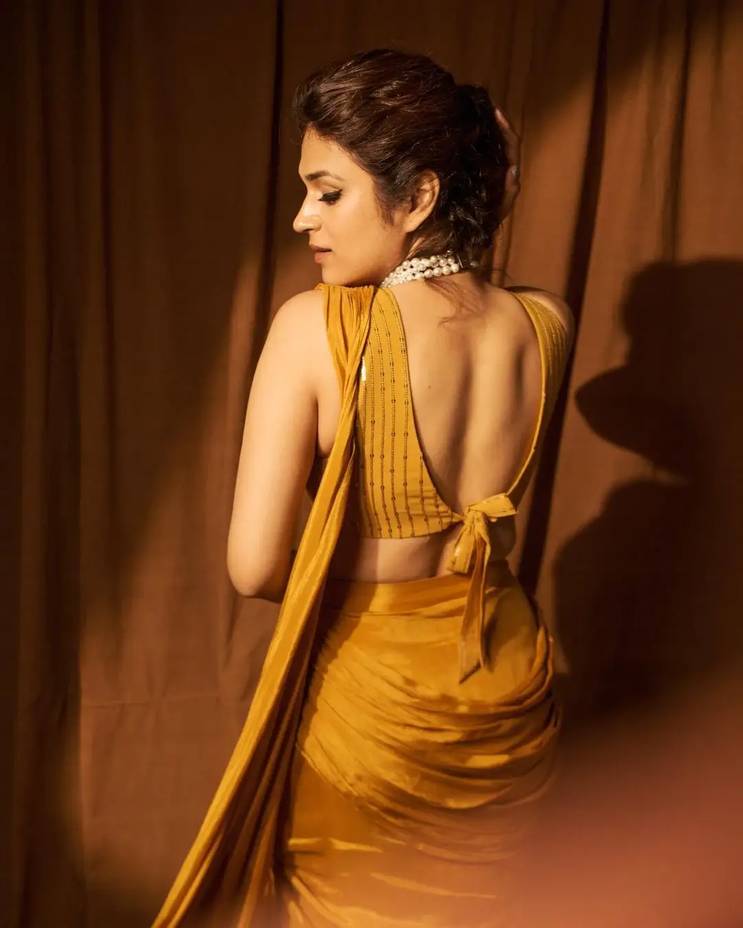 BEAUTIFUL INDIAN ACTRESS SHRADDHA DAS IN YELLOW SAREE 5